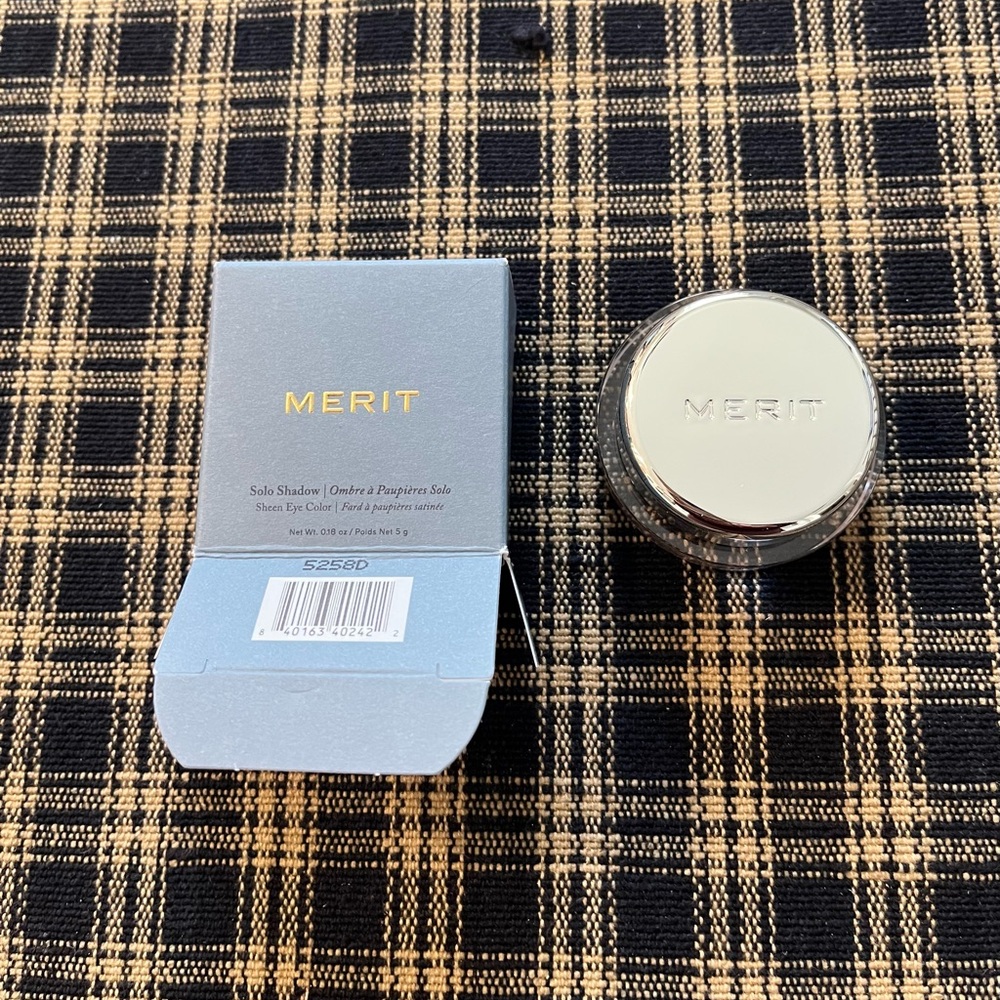 Merit Solo Cream Eye Shadow in Palladium - Picture 2 of 8